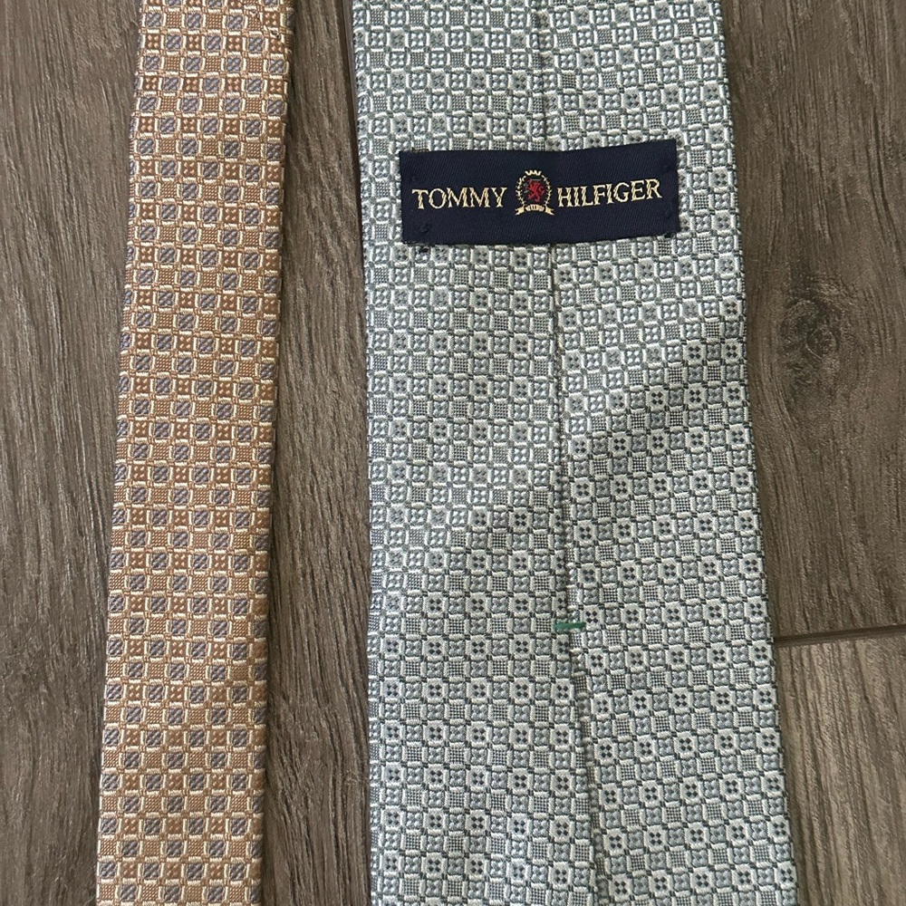 Tommy Hilfiger tie two tone